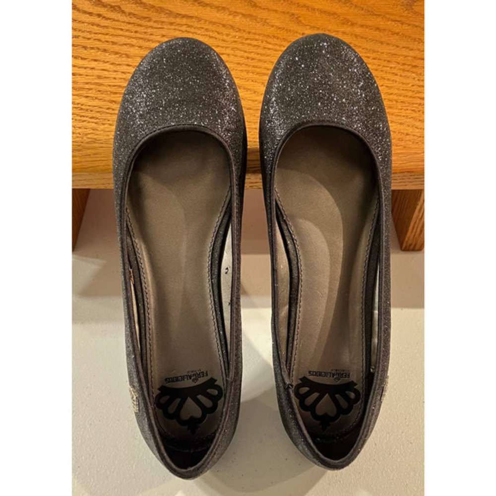 Fergalicious by Fergie Black Sparkly Flats size 8.5 M